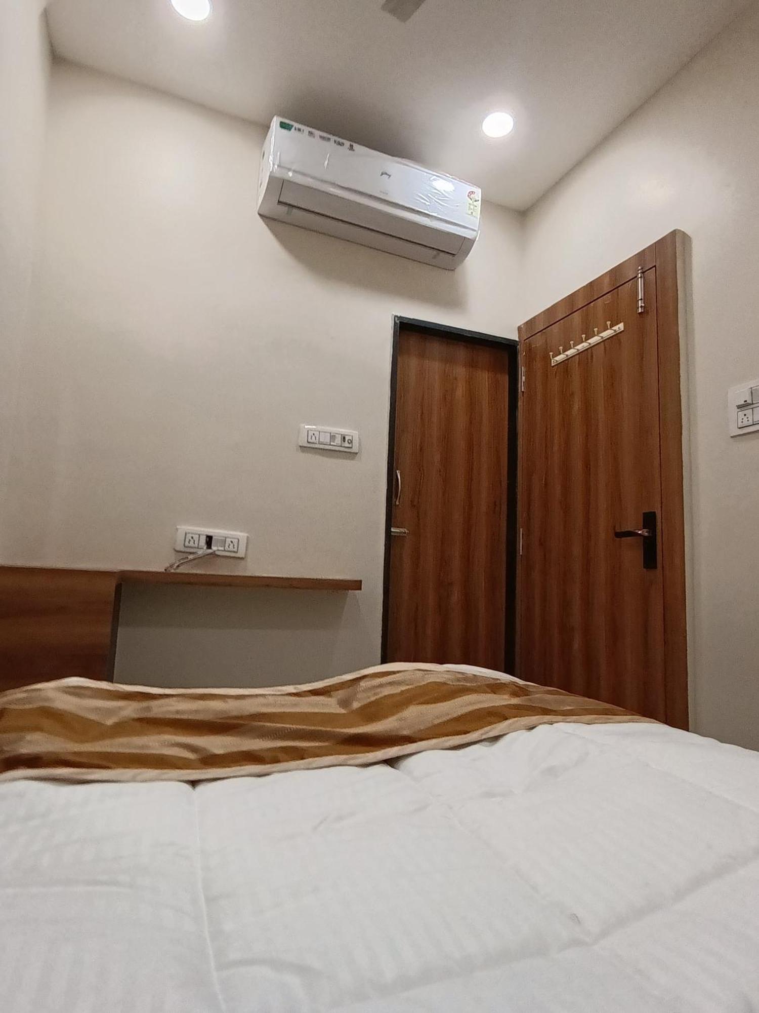 Shree Shyamraj Hotel Ujjain Zewnętrze zdjęcie