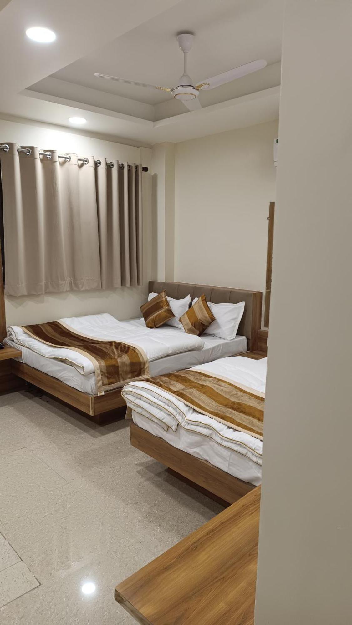 Shree Shyamraj Hotel Ujjain Zewnętrze zdjęcie