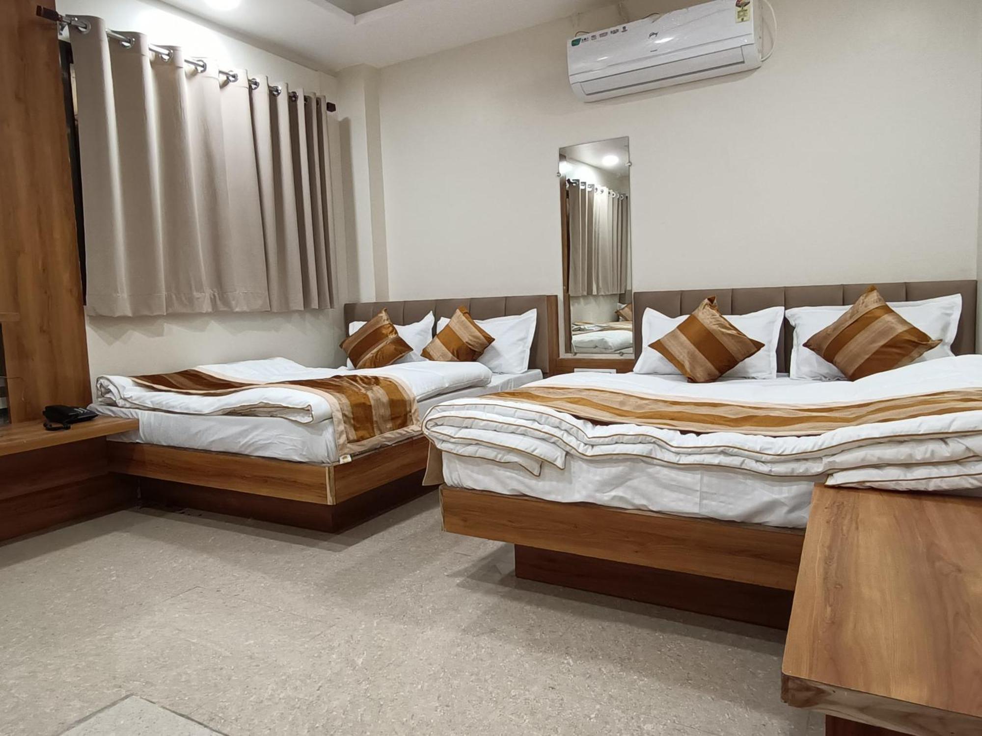 Shree Shyamraj Hotel Ujjain Zewnętrze zdjęcie