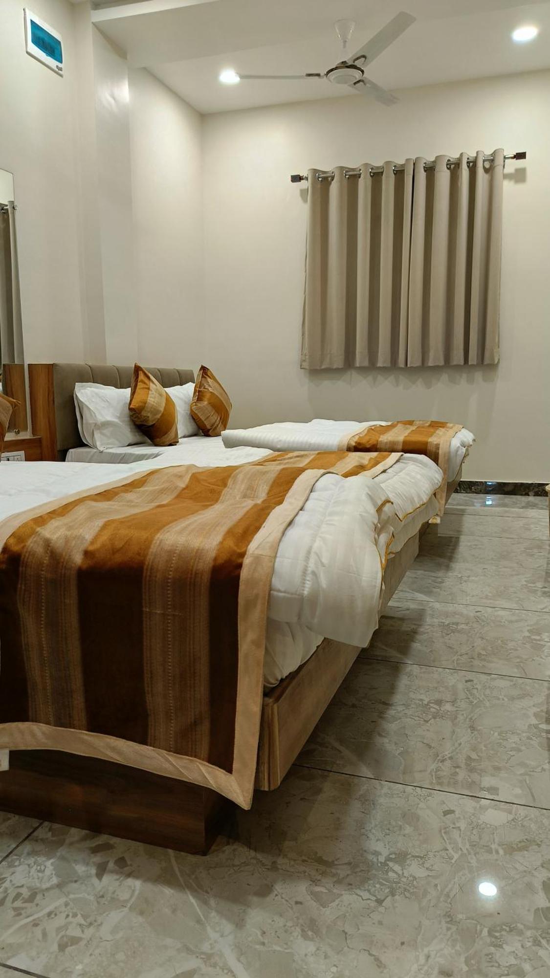 Shree Shyamraj Hotel Ujjain Zewnętrze zdjęcie
