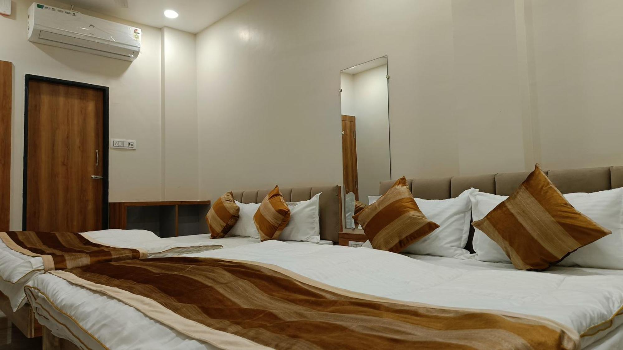 Shree Shyamraj Hotel Ujjain Zewnętrze zdjęcie