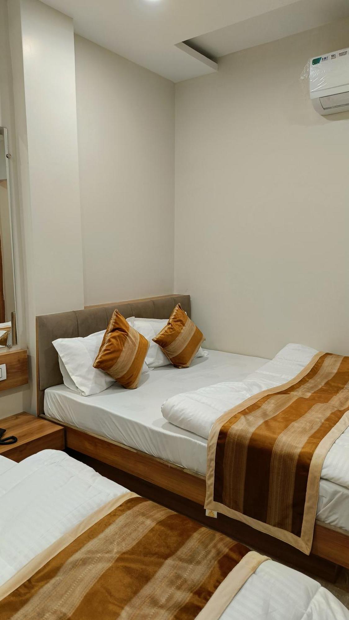 Shree Shyamraj Hotel Ujjain Zewnętrze zdjęcie