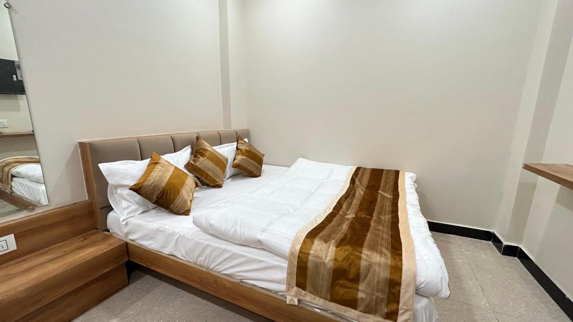 Shree Shyamraj Hotel Ujjain Zewnętrze zdjęcie