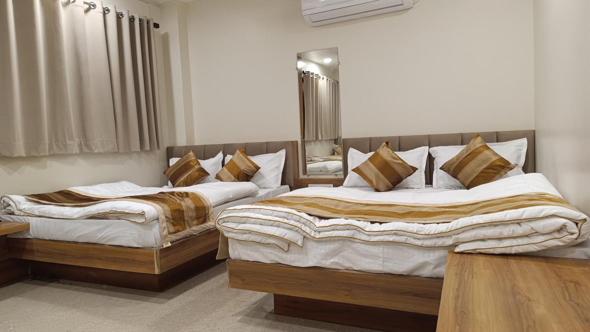 Shree Shyamraj Hotel Ujjain Zewnętrze zdjęcie