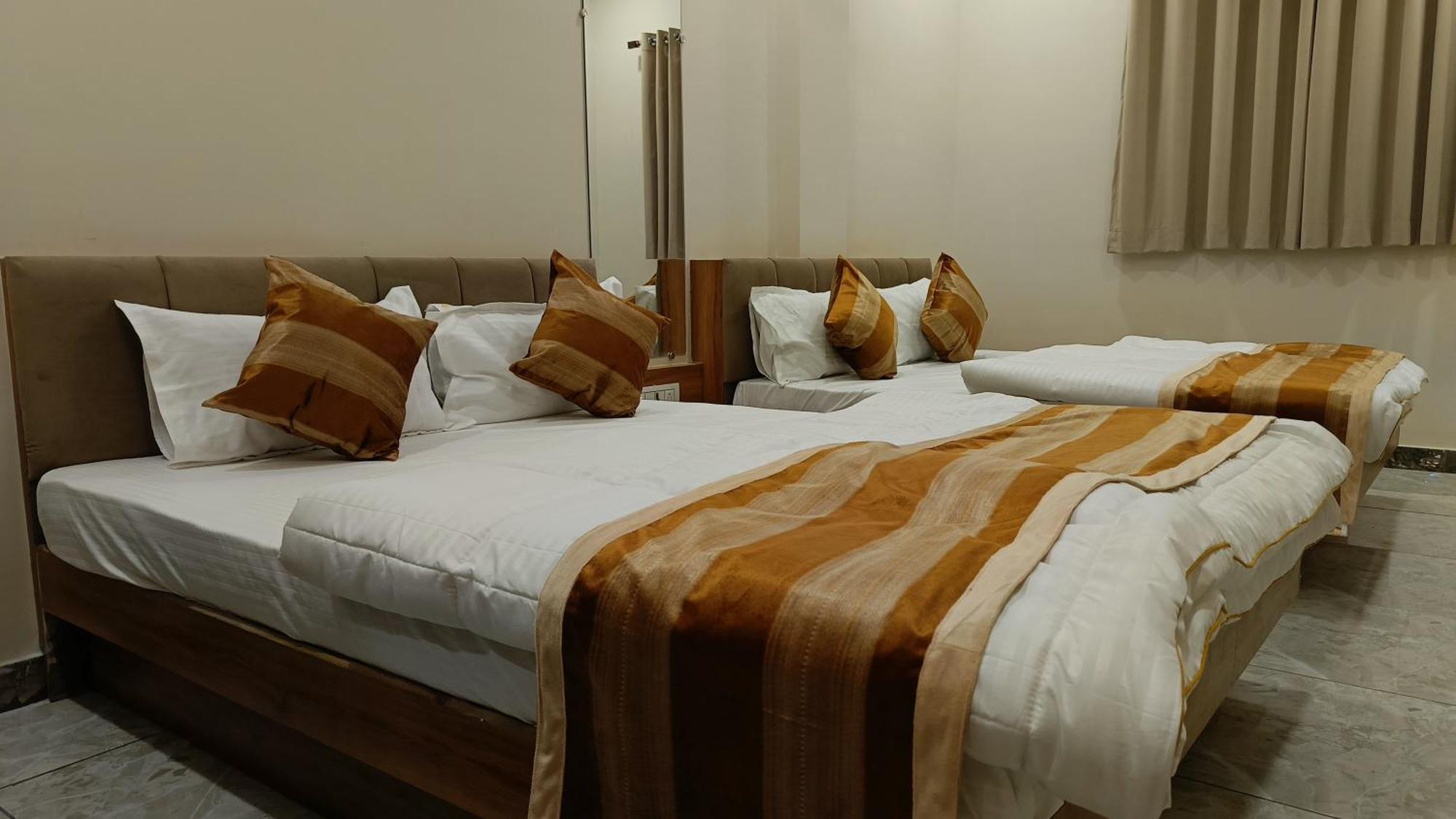 Shree Shyamraj Hotel Ujjain Zewnętrze zdjęcie