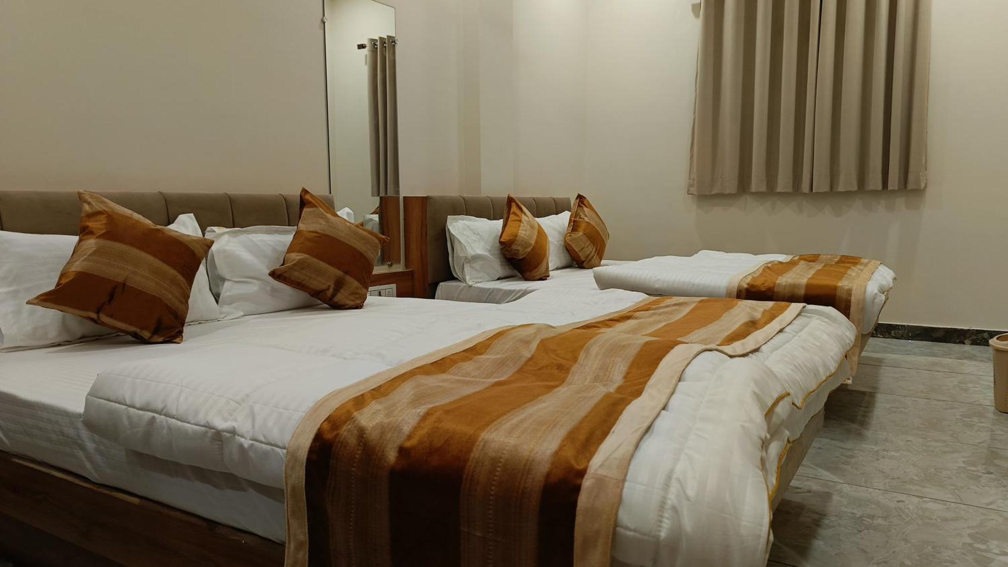 Shree Shyamraj Hotel Ujjain Zewnętrze zdjęcie