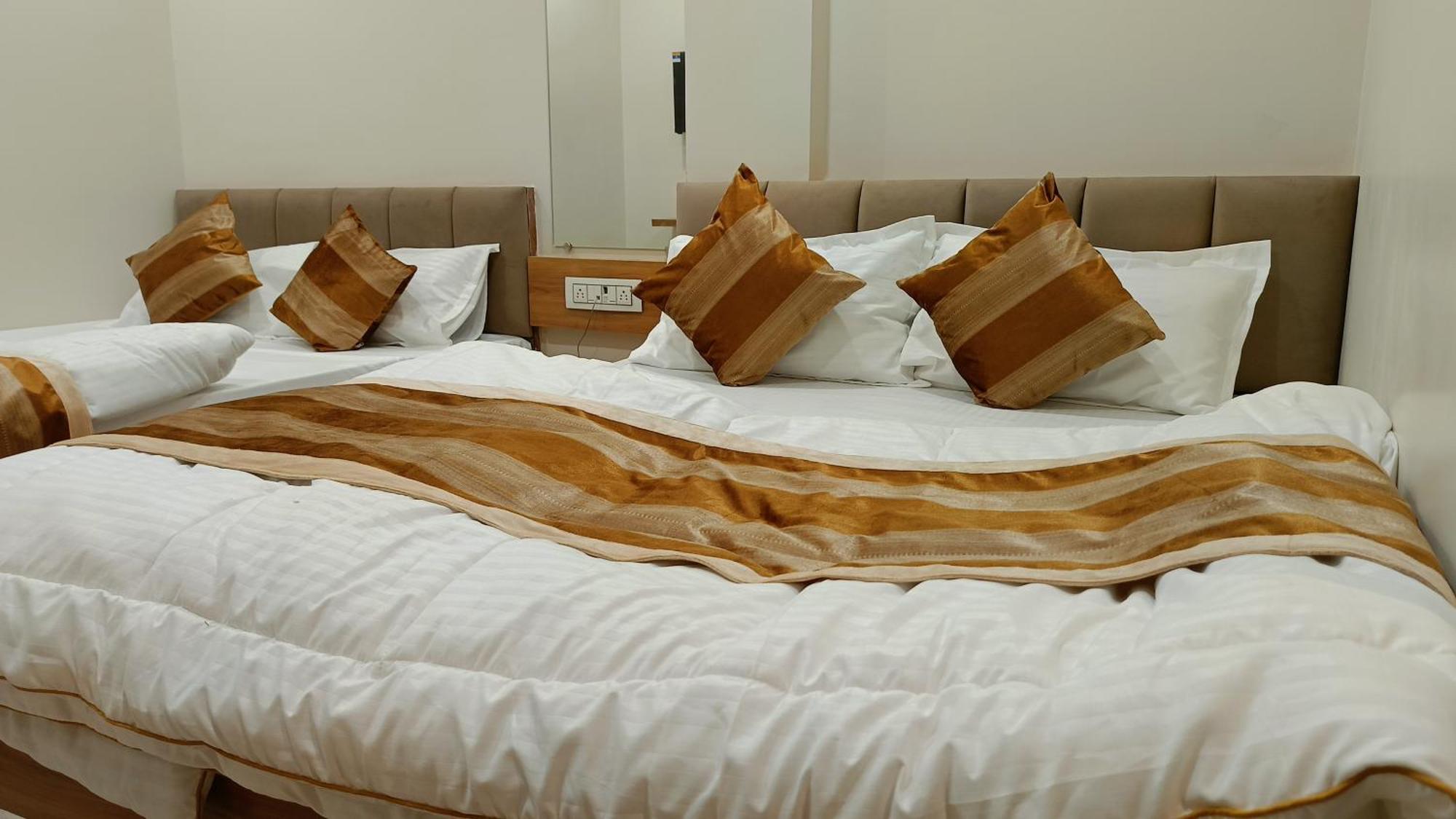 Shree Shyamraj Hotel Ujjain Zewnętrze zdjęcie