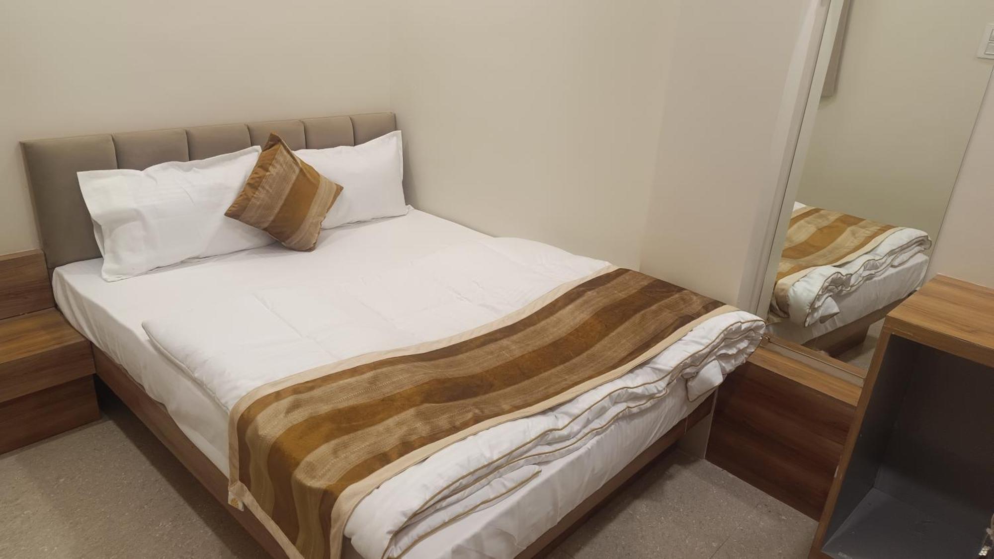 Shree Shyamraj Hotel Ujjain Zewnętrze zdjęcie